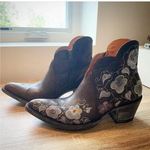 ✨OLD GRINGO Antiqued Scalloped Embroidered Floral Shortie Booties Size 8.5✨